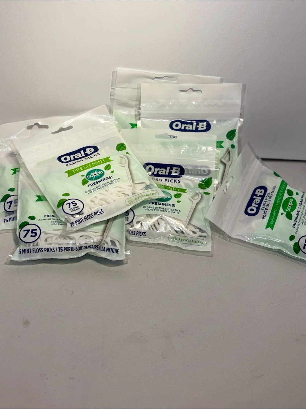 Oral-B Fresh Mint Floss Picks Bundle of 5 packs- White (75-Pack)